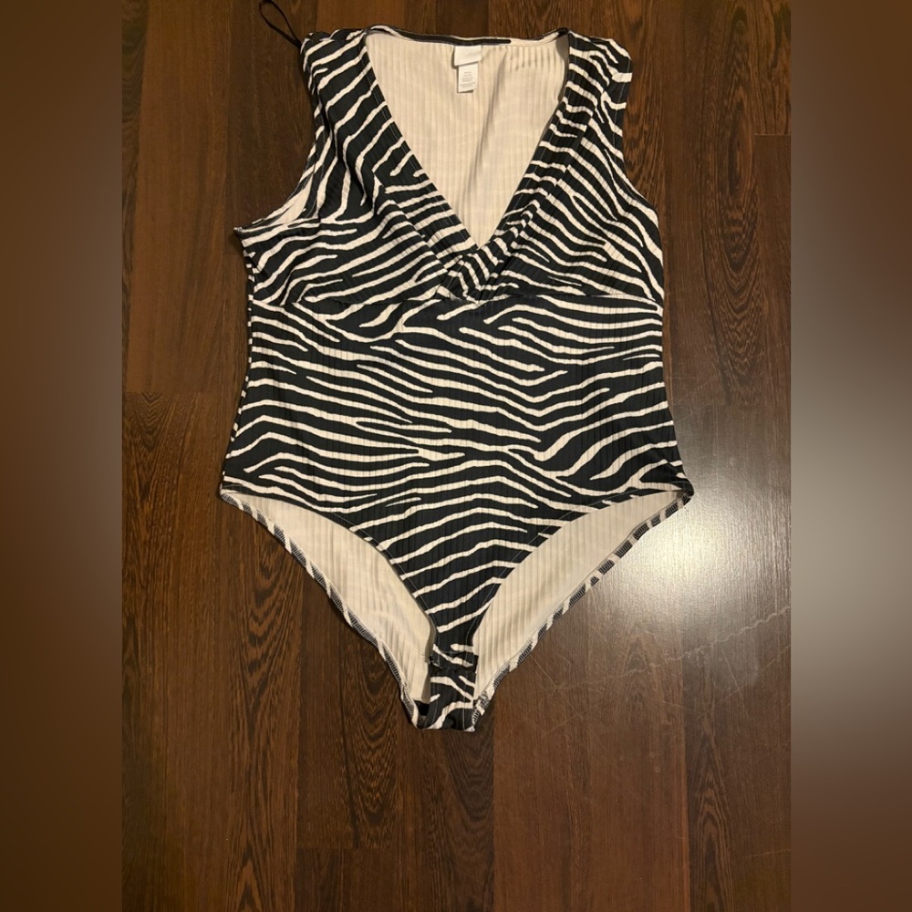 Pre-owned bodysuit Size XL (Cart A-123)
